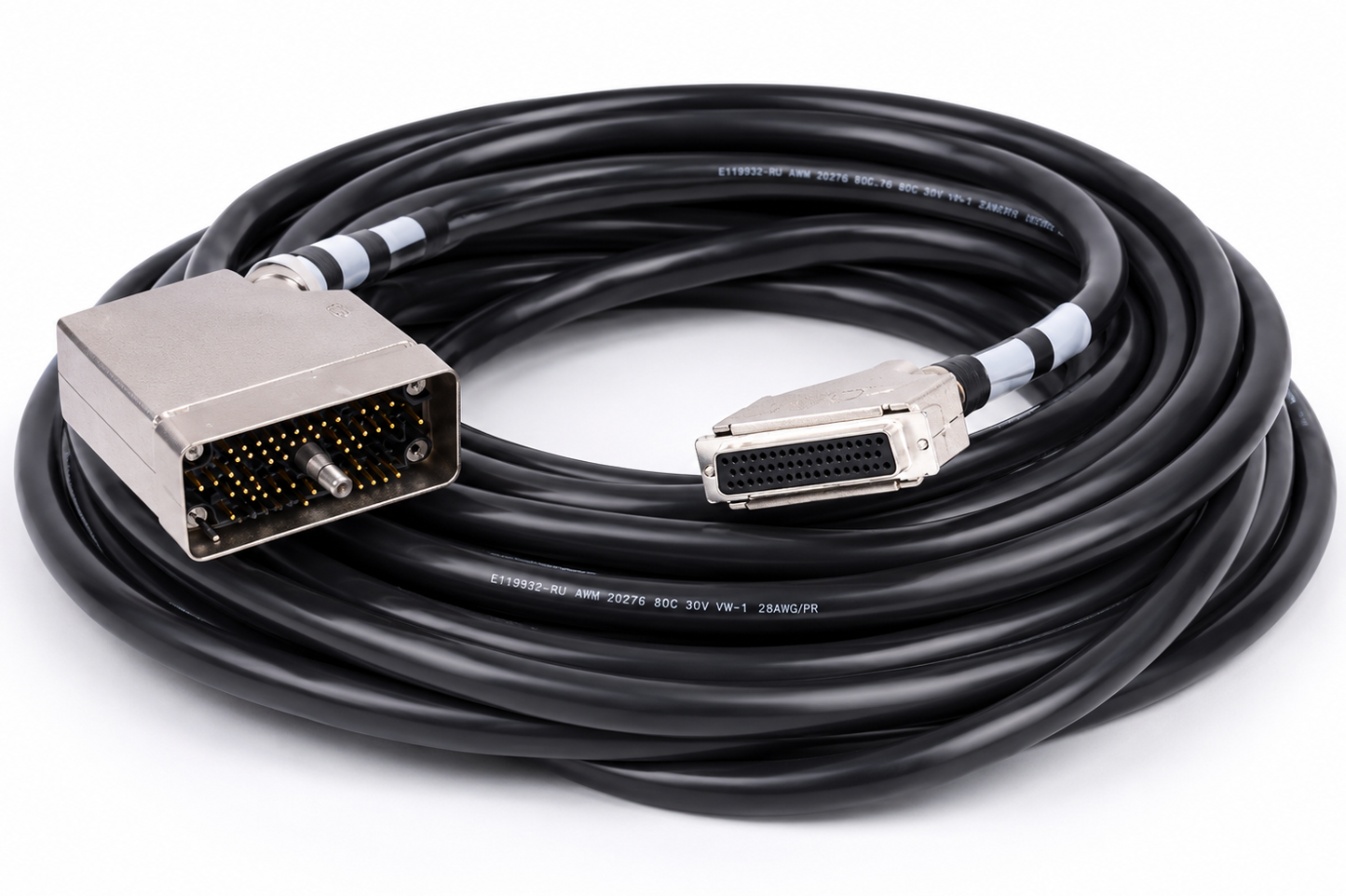 Câble de puissance blindé haute capacité avec connecteur multi-broches à boîtier métallique